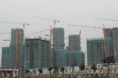 大連爛尾樓居民釘塑料布御寒,中國(guó)商品房預(yù)售制度該取消嗎？